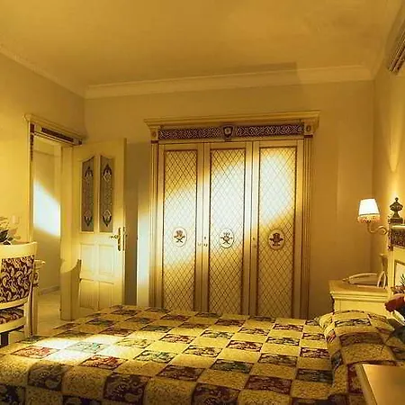 Orient Palace 4*